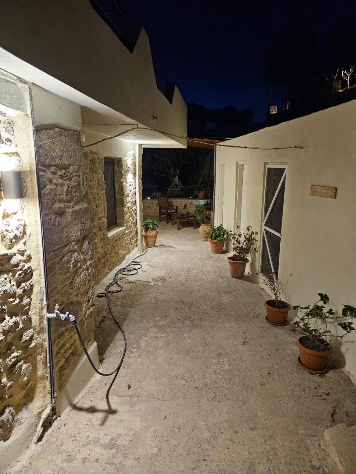 Papas Apartments Moirai Exterior photo